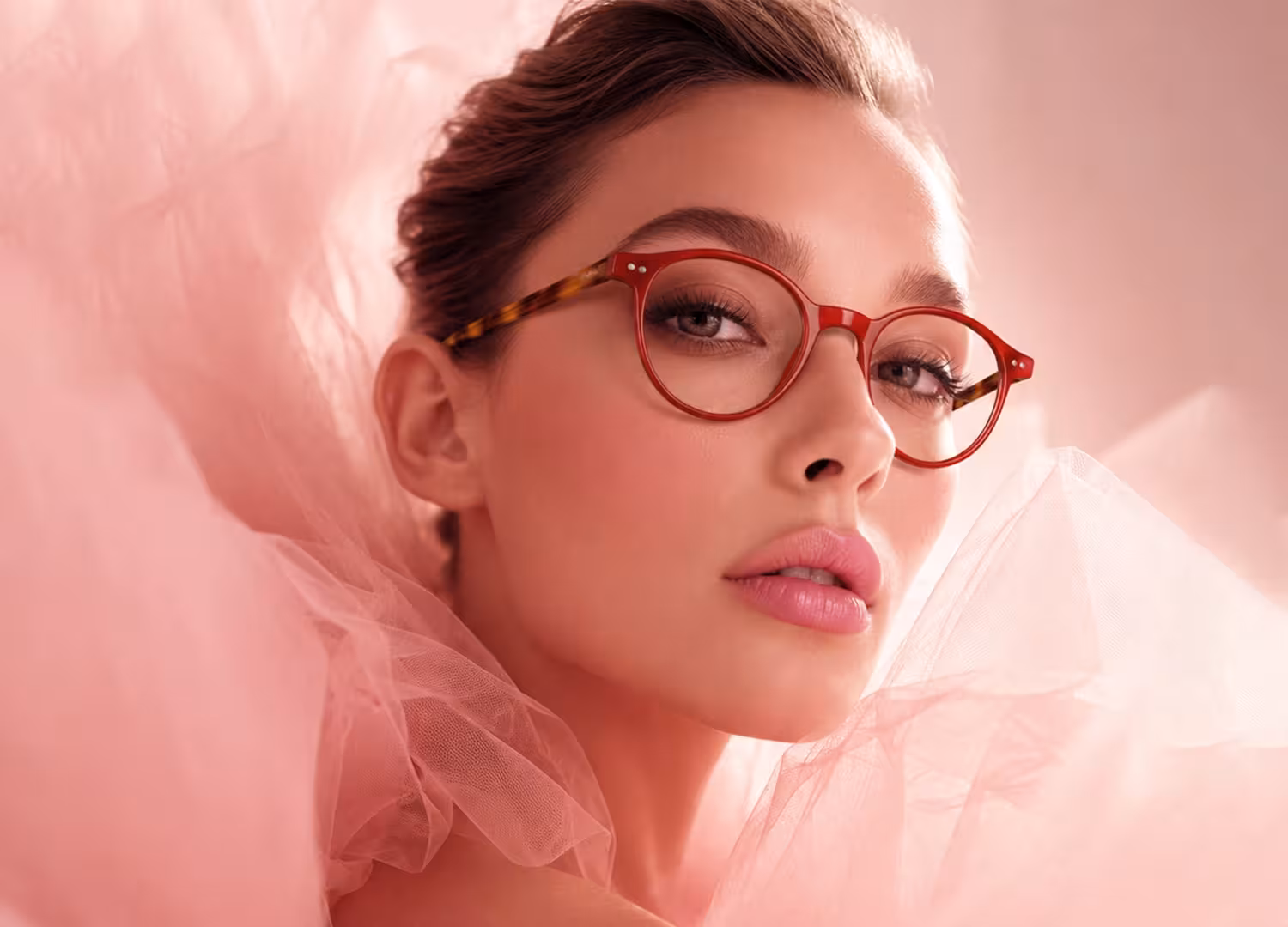 Selen Eyewear model wearing sunglasses
